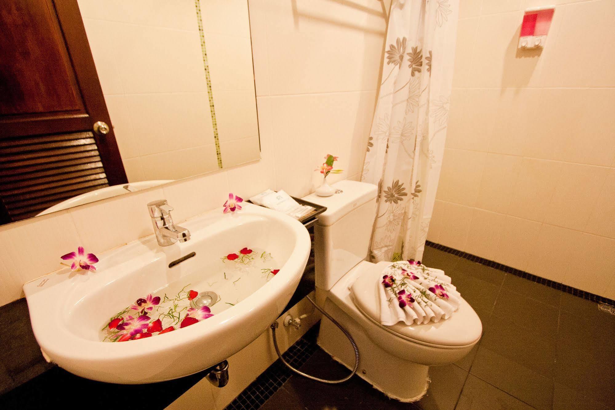 The Chambre Patong Екстериор снимка