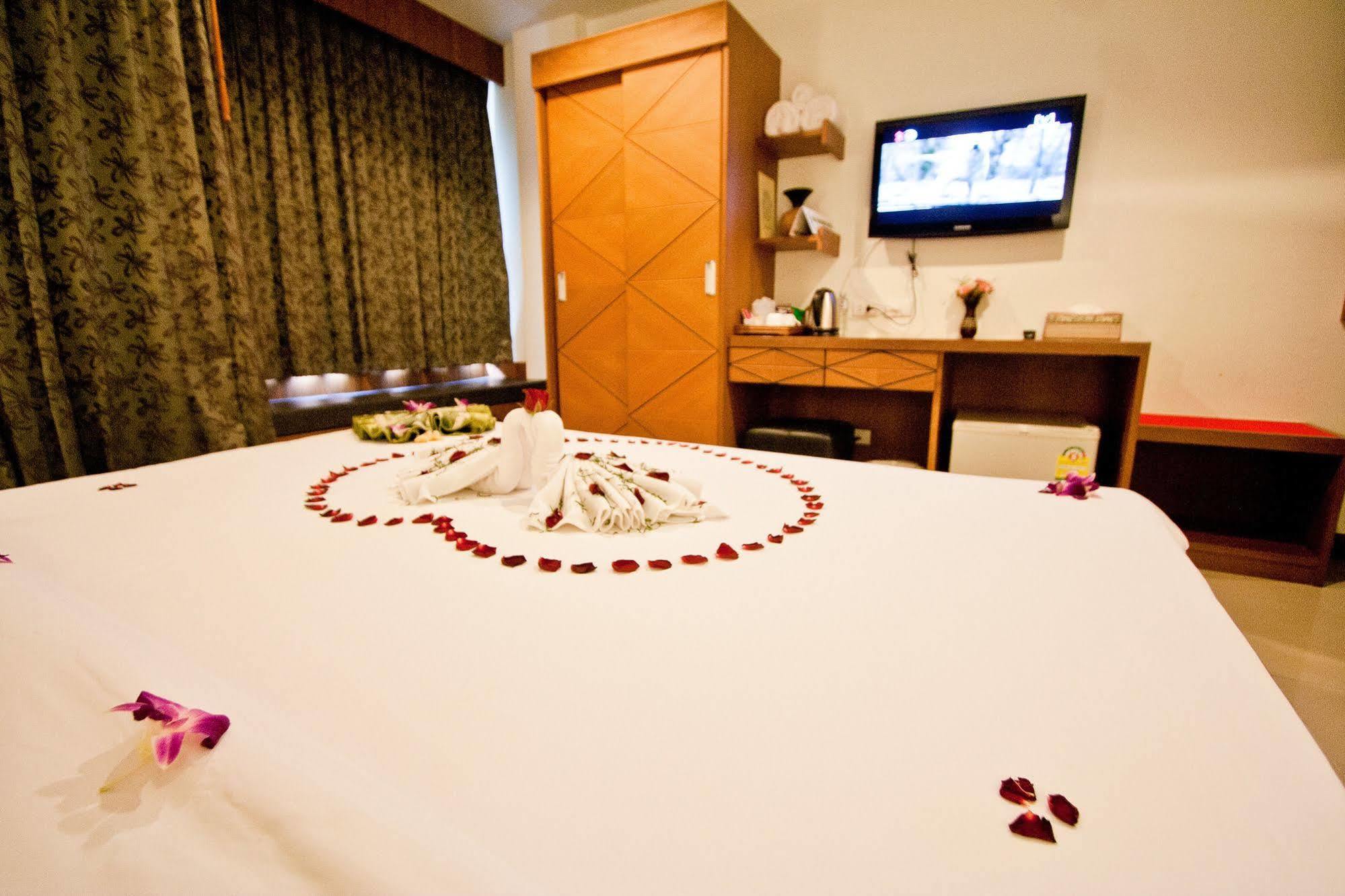 The Chambre Patong Екстериор снимка